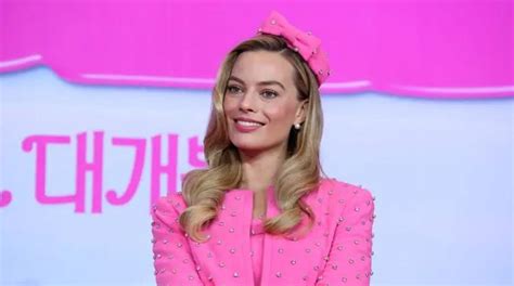 margot robbie feetfinder|Barbie Margot Robbie receives $250,000 offer for exclusive pics。